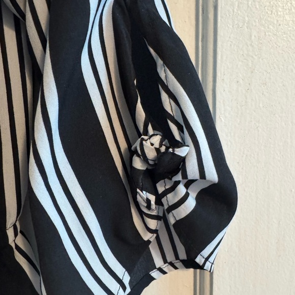 Elegant Striped Mini Dress in Black and White - Picture 4 of 8